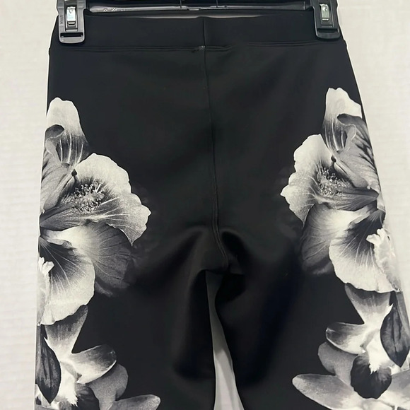Express Black&White Floral Print Leggings Size XS #Flowers - Picture 6 of 8